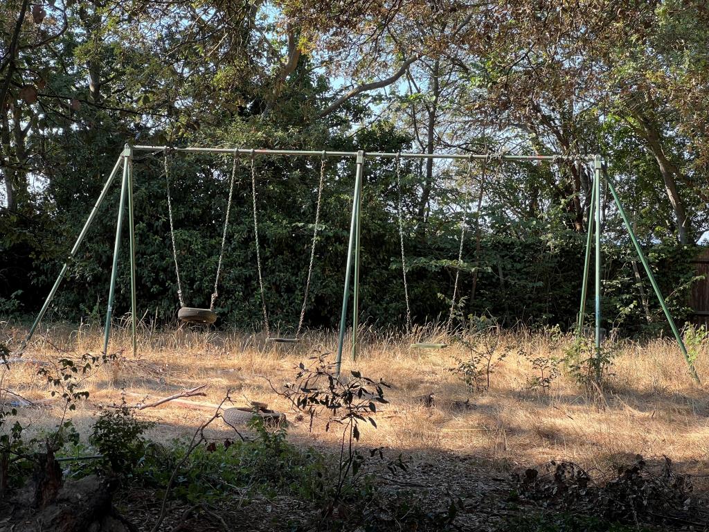 Lot: 100 - FIRE DAMAGED FORMER CARE FACILITY ON A PLOT OF APPROXIMATELY 1.6 ACRES WITH POTENTIAL -